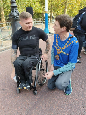 Mayor chats with British Paralympic race champion David Weir.