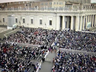 Screenshot - Capacity crowd in St Peter's Square