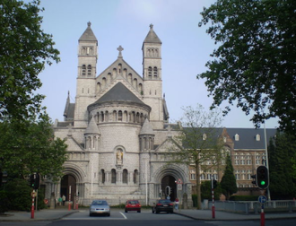 Collège Saint Michel et église Saint Jean Berchmans à Etterbeek, Bruxelles.  Wiki Image