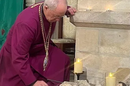 Archbishop Justin prays at 'Christ in the Rubble' in Lutheran Church