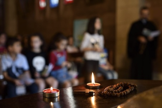 People praying at St Michael's Greek Melkite Church in Aleppo. Image ACN