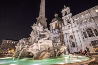 Fontana dei Quattro Fiumi (Fountain of the Four Rivers),  Designed and sculpted by Gian Lorenzo Bernini,  Commissioned in 1648 for the 1650 jubilee year,  Piazza Navona, Rome © Alamy