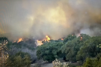 Approaching smoke and flames - screenshot