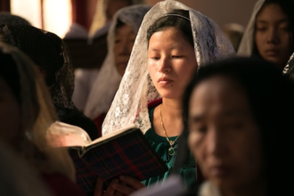 Mass at Banmaw Cathedral © ACN/Magdalena Wolnik