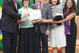 Sr Margaret receives her human rights award in Brazil