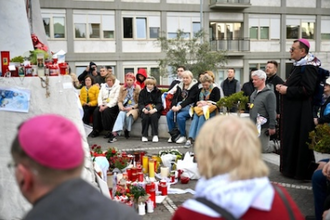 Russian pilgrims pray outside Gemelli Hospital