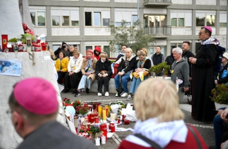 Russian pilgrims pray outside Gemelli Hospital