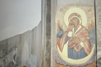 Icon of Our Lady recently painted on the 'Apartheid Wall' around Bethlehem - Image: ICN/JS