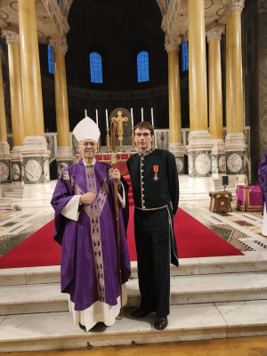 Bishop Richard Hudson with Mayor Robert Rigby at the investiture in Westminster Cathedral. Image: WCC