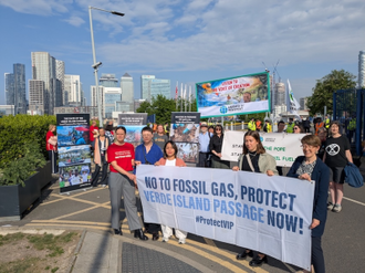 Campaigners outside HSBC AGM today