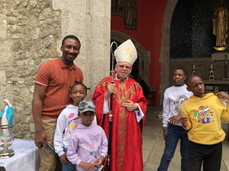 Bishop Paul Hendrix with pilgrims at Aylesford