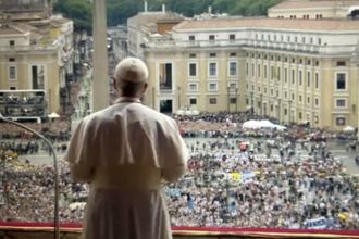 Pope greets crowds on Sunday - Screenshot