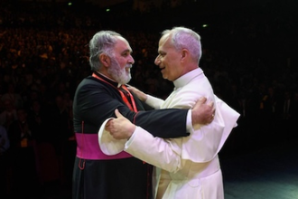 Pope Leo hugs one of the participants  at the meeting of priests (@Vatican Media)