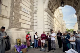 Prayers in front of the Foreign Office