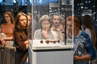 Visitors at the exhibition © Images: Catholic Information Service of Central Asia/ACN