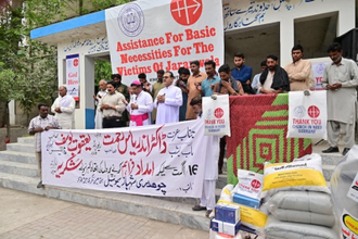 Distribution of aid to Jaranwala survivors © ACN