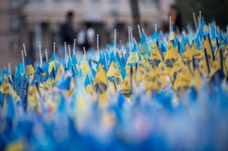 Thousands of Ukrainian flags have been placed at Independence Square in Kyiv, in memory of those whose lives have been lost since the invasion of Ukraine by Russia. Photo: Albin Hillert/LWF