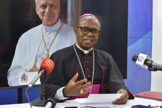 Archbishop Inácio Saure of Nampula at Wednesday's press conference (Image: ACN).