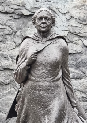 Catholic Mary Seacole, pioneer nurse and first named black women commemorated in a statue, 20I6  Bronze.by Martin Jennings on The Queen's Walk SEI. Photo Juliet Rix.