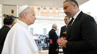 Pope Leo speaks with Mayor Canawati from Bethlehem - Image Vatican Media