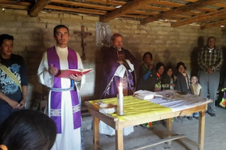 Bishop José de Jesús González Hernández presiding over Mass in Mexico's Chilpancingo-Chilapa Diocese (Image: © ACN)