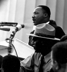 Martin Luther King Jr speaking on steps of Lincoln Memorial. Wiki Image
