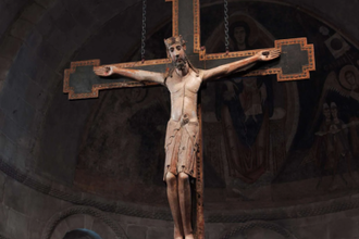 Crucifix, with corpus featuring Christ the King, Made in Castile-León, Spain, Sculpted 1150-1200 © Metropolitan Museum New York