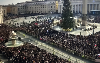 Crowds gathered in St Peter's Square - Screenshot