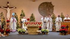 Bishop Earl Fernandes celebrates Mass