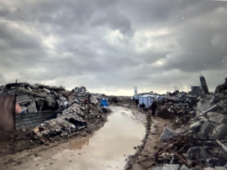 River of sewage flooding by already-wrecked tents in Gaza refugee camp - Screenshot 28/12/25