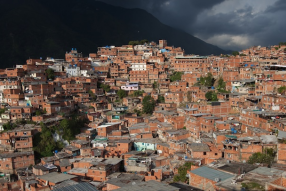 Informal housing on the hills around Caracas, Venezuela. Photo: Sean Hawkey/Life on Earth