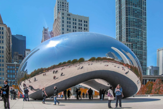 Cloud Gate, by Sir Anish Kapoor, Millennium Park, Chicago, Illinois, USA,  2004 - 2006, © Alamy