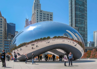 Cloud Gate, by Sir Anish Kapoor, Millennium Park, Chicago, Illinois, USA, 2004 - 2006, © Alamy
