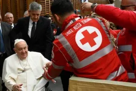 Pope Francis meets Italian Red Cross volunteers. Image: Vatican Media Divisione Foto
