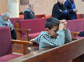 Young Gaza parishioner at prayer. © ACN