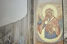 Icon of Our Lady recently painted on the 'Apartheid Wall' surrounding Bethlehem - Image: ICN/JS