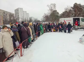 Emergency food line. Image: CAFOD