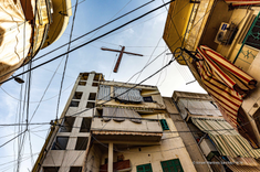 Wooden cross tangled next to electric wires in Bourj Hammoud, Beirut  © ACN