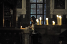 Worshipper lights candles in St.Paul's Melkite Greek Catholic Church, Damascus Photo: Paul Jeffrey/Life on Earth 01 April 2026