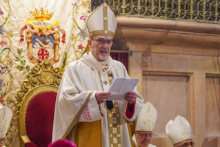 Cardinal Pizzaballa at the Easter Vigil Mass in the Church of the Holy Sepulchre. Image: LPJ