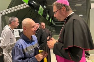 Archbishop  Kulbokas with Father Ivan Levytskyi, freed from Russian captivity © ACN