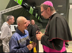 Archbishop  Kulbokas with Father Ivan Levytskyi, freed from Russian captivity © ACN