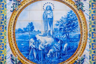 Our Lady of Fatima,  Azulejo, painted ceramic tiles,  Portugal, 20thC © Alamy