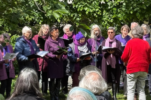 Raised Voices choir with Sue Gilmurray