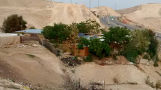 Internationally funded Khan al-Ahmar school building in threatened area - Wiki Image