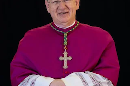 Archbishop Moth, official portrait