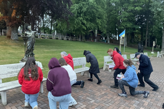Young people at Carfin Lourde's Grotto © ACN