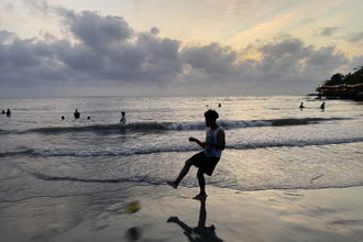 Football at sunset on Necocli beach,  Colombia ©ACN