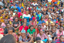 Internally displaced people,  queuing for food in Daudu Camp,  Benue State. Image ACN
