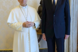 Ambassador Trott during his final official visit with Pope Leo